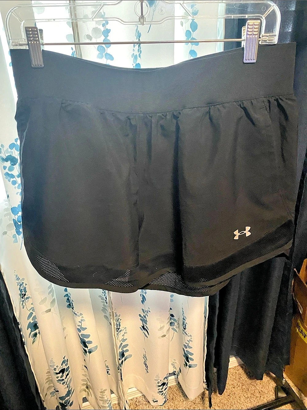 Under Armour Fly By Shorts Athletic Shorts in Black Large